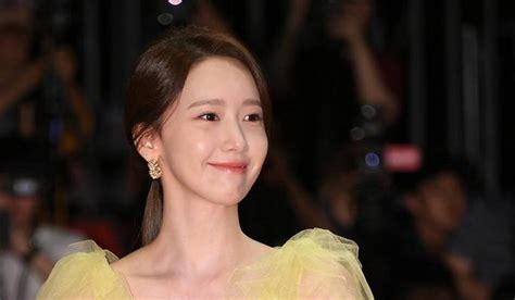 Tampil Cantik Nan Elegan Bergaun Pink Pesona Memikat Yoona Sukses