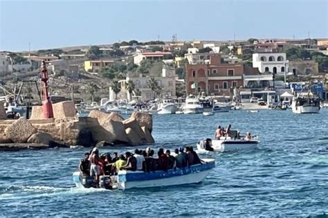 Migranti Sbarchi Senza Sosta A Lampedusa Pi Di Mila In Hotspot Tgla