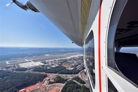 Bodensee Zeppelin über dem Nürburgring Cockpit