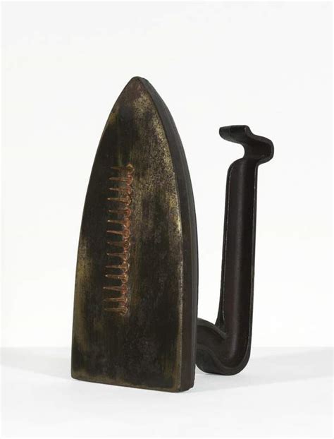 ‘cadeau‘ Man Ray 1921 Editioned Replica 1972 Tate