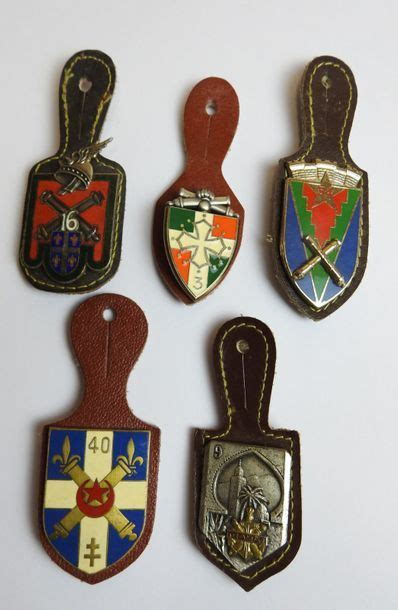 Artillerie Lot De 5 Insignes Divers 3e Lot 16 Pousse Cornet