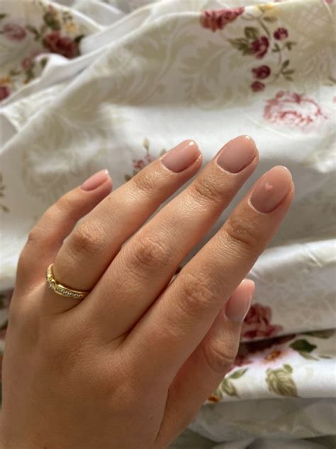 35 Short Almond Nail Designs To Consider For Your Next Manicure Artofit