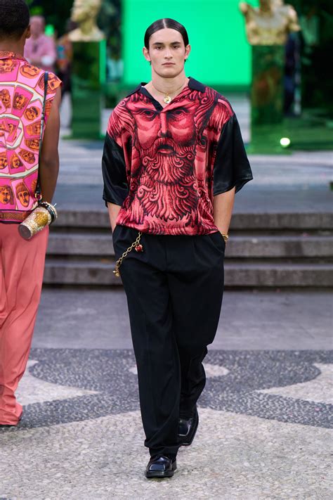 Carla Brunis Son Lights Up The Versace Show Vogue France