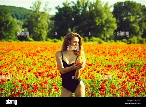 Woman Poppy Seed Hi Res Stock Photography And Images Alamy