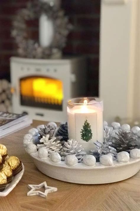 30 Elegant Christmas Candle Decorating Ideas New 2021 Page 12 Of 31