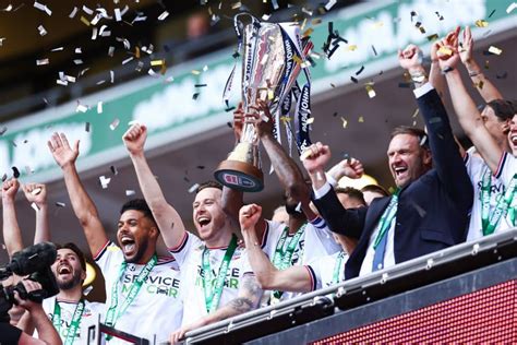 Efl Trophy Ex Time De Okocha E Hierro Campe O Na Inglaterra