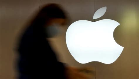 Apple Becomes First Company To Hit 3 Trillion Market Value Then Slips