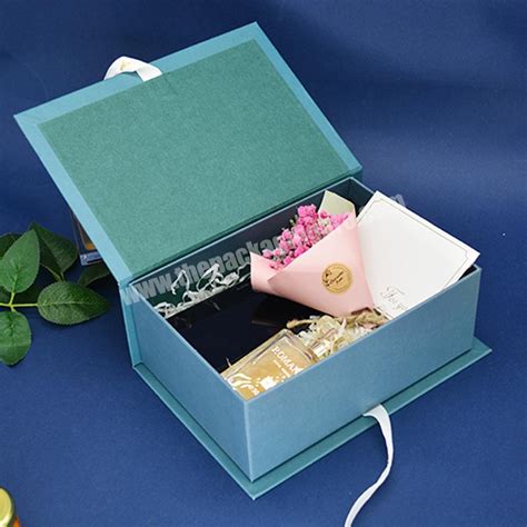 Customized Cardboard Box Packaging Magnetic Wig Paper Box With Gold