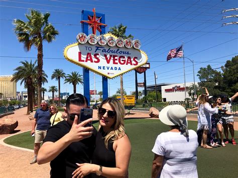 Welcome To Fabulous Las Vegas Sin City Landmark Turns 60