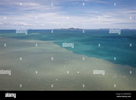 Fresh Water Meets Salt Sea Water Boundary Stock Photo - Alamy