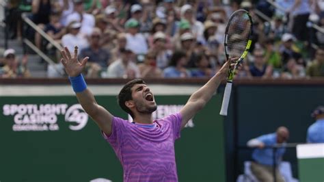 Carlos Alcaraz Verslaat Daniil Medvedev En Verdedigt Zijn Indian Wells