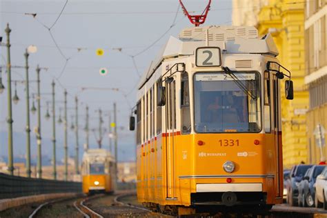 Weiß Orange Tram Mit Lokführerin In Budapest Ungarn Creative Commons