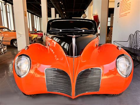 Vehículos clásicos Lincoln Zephyr Museo del Automóvil y la Moda de Málaga