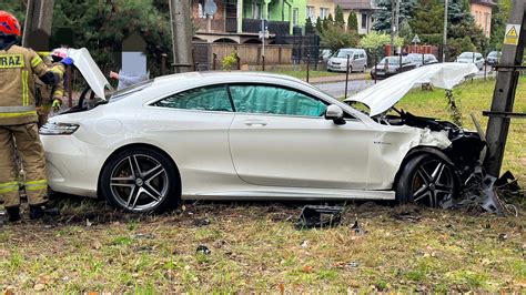 Zderzenie busa z mercedesem Luksusowe auto za milion złotych rozbite