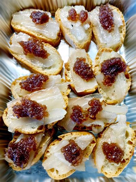 Crostini Con Lardo E Composta Di Cipolle Le Ricette Di HamiciInCucina It