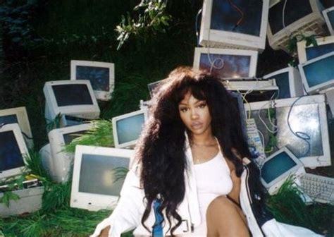 Meaning of "Awkward" by SZA - Song Meanings and Facts