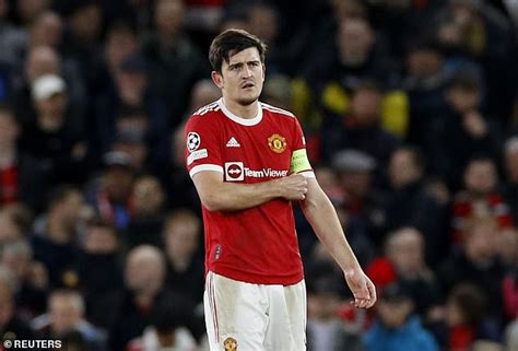 Manchester United Harry Maguire Is Still An Emerging Leader Says Gary Neville Daily Mail