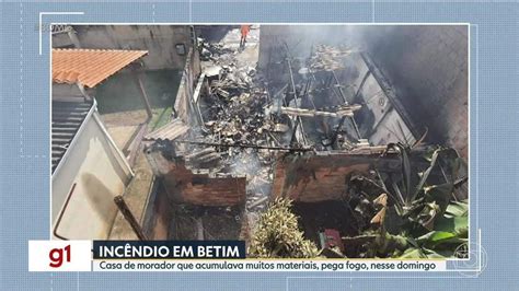 Casa De Acumulador Pega Fogo Em Betim Na Grande BH Minas Gerais G1