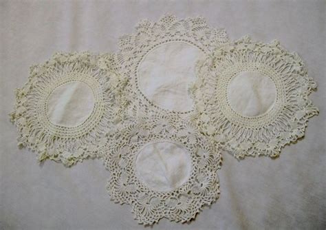 Vintage Doilies Set Of 4 White Doily Round White Linen Etsy Rustic Wedding Decor Vintage