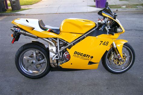 DUCATI 748 - Review and photos