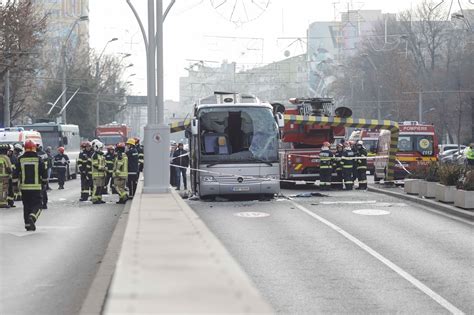 Imagini Cu Autocarul Care A Fost Implicat Ntr Un Accident Grav La