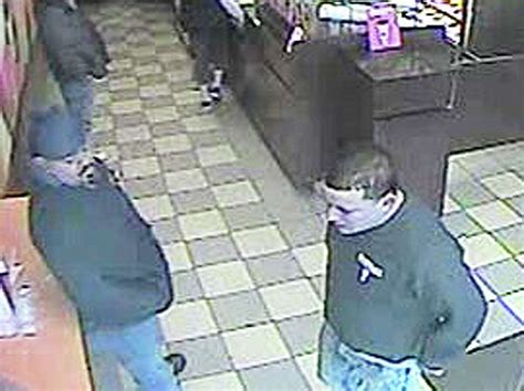 Police Seek Help Iding Cell Phone Theft Suspects