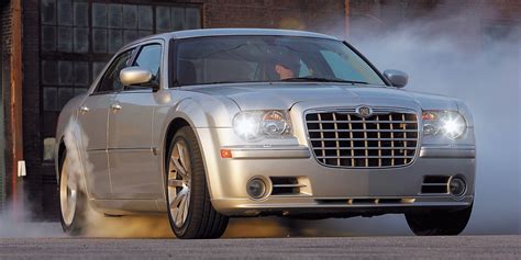 Overview of the Powerful Chrysler 300C SRT8 - CARSMECHINERY