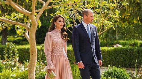 Kate Middleton troca McQueen por Elie Saab em casamento na Jordânia VERSA