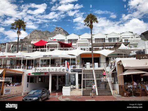 Restaurants, cafes and shops on Camps Bay Beach promenade Stock Photo ...