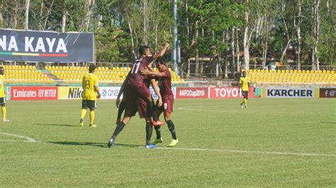 Foto Diwarnai Kontroversi PSM Makassar Ungguli Bhayangkara Di Babak I