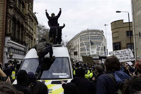 Bristol Riot Hunt For New Suspects After 40 Police Officers Attacked Metro News