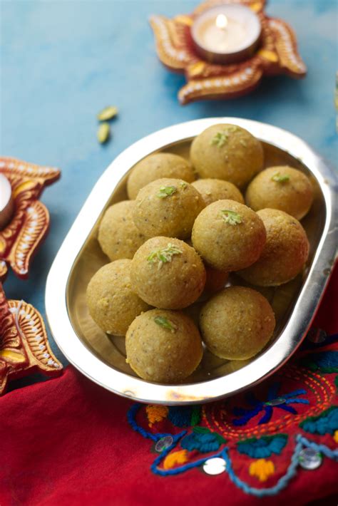 Besan Badam Ladoo Chickpea Flour Almond Ghee Balls Naive Cook Cooks