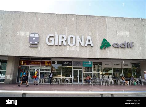 Estación De Tren Girona Punto De Partida Para Descubrir Una