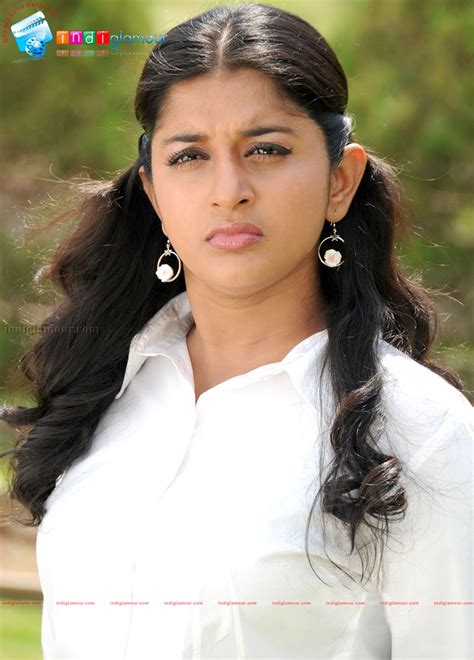 Meera Jasmine Actress Hd Photos Images Pics And Stills Indiglamour