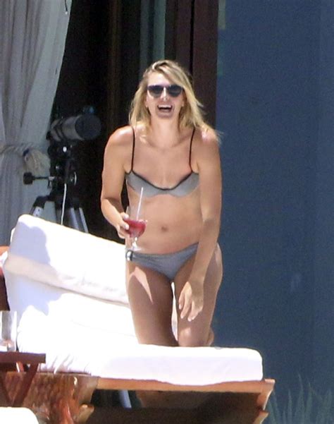 Maria Sharapova Shows Off Bikini Body On Vacation With Boyfriend In Cabo Mexico July
