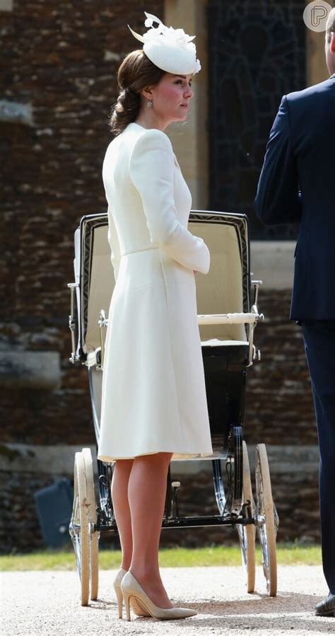 Foto Ao apostar no casaco vestido em três ocasiões diferentes Kate