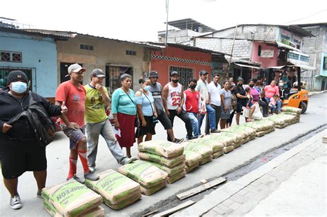 Alcalde Rafael Sánchez brindando siempre su apoyo a los que menos