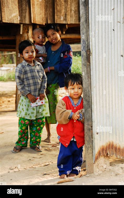 Karen Refugee Children Umpium Refugee Campthai Burmese Border