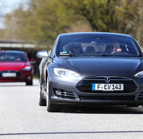 „autopilot“ übersah Hindernis Tödlicher Unfall Mit Tesla Model S Welt