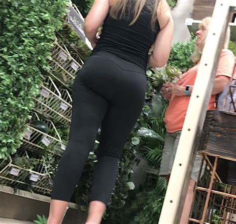 Blonde PAWGs Perfect Ass Spandex Leggings Yoga Pants Forum