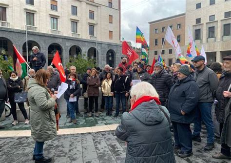 A Varese La Manifestazione Per Dire No Alle Guerre Varesenews Foto