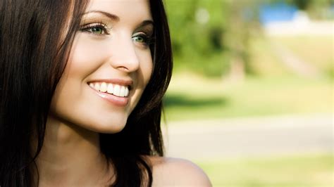 917412 Women Short Hair Depth Of Field Smiling Crowds Frontal