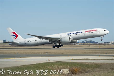 Dsc Pwm China Eastern Boeing Rotating From Runway Flickr