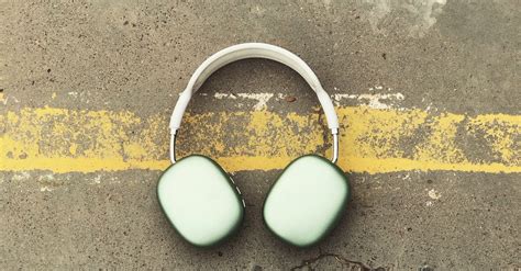 Top View Of Wireless Headphones On The Ground · Free Stock Photo