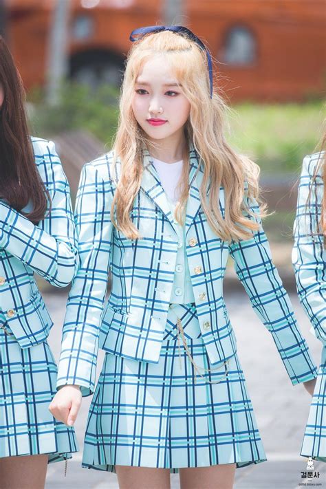 Go Won Kpopgirlgroup Loona Yyxy Outfit Stage Love Eva Debut