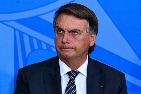 É bom o DiCaprio ficar de boca fechada diz Bolsonaro Jovem Pan