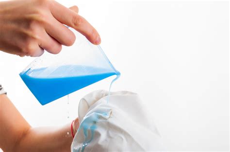 Vinegar and Baking Soda Are a Better Stain Remover than Bleach