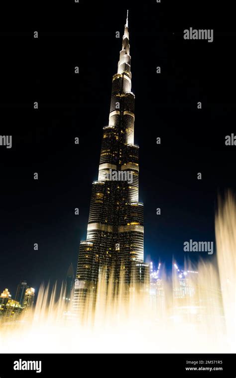 Burj Khalifa behind fountain at night Stock Photo - Alamy