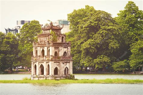 Premium Photo | Hoan Kiem lake (Sword lake, Ho Guom) in Hanoi, Vietnam