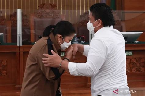 Putri Candrawathi Dituntut Hukuman Tahun Bui Di Kasus Pembunuhan